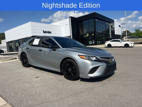Used 2020 Toyota Camry SE FWD image 3