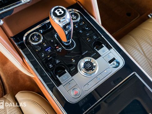 Used 2022 Bentley Flying Spur W12 image 30