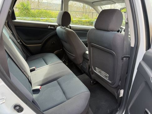 Used 2006 Toyota Matrix XR FWD image 24
