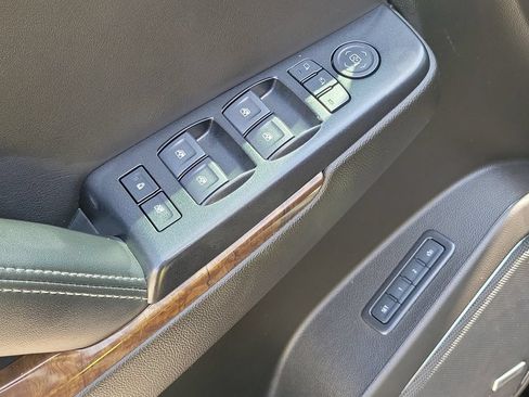 Used 2020 Chevrolet Suburban LT RWD image 26