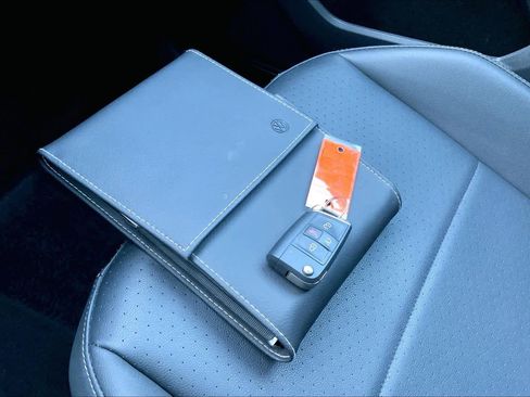 Used 2020 Volkswagen Tiguan SE w/ Panoramic Sunroof Package image 15