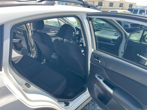 Used 2015 Subaru Crosstrek 2.0i Premium image 12