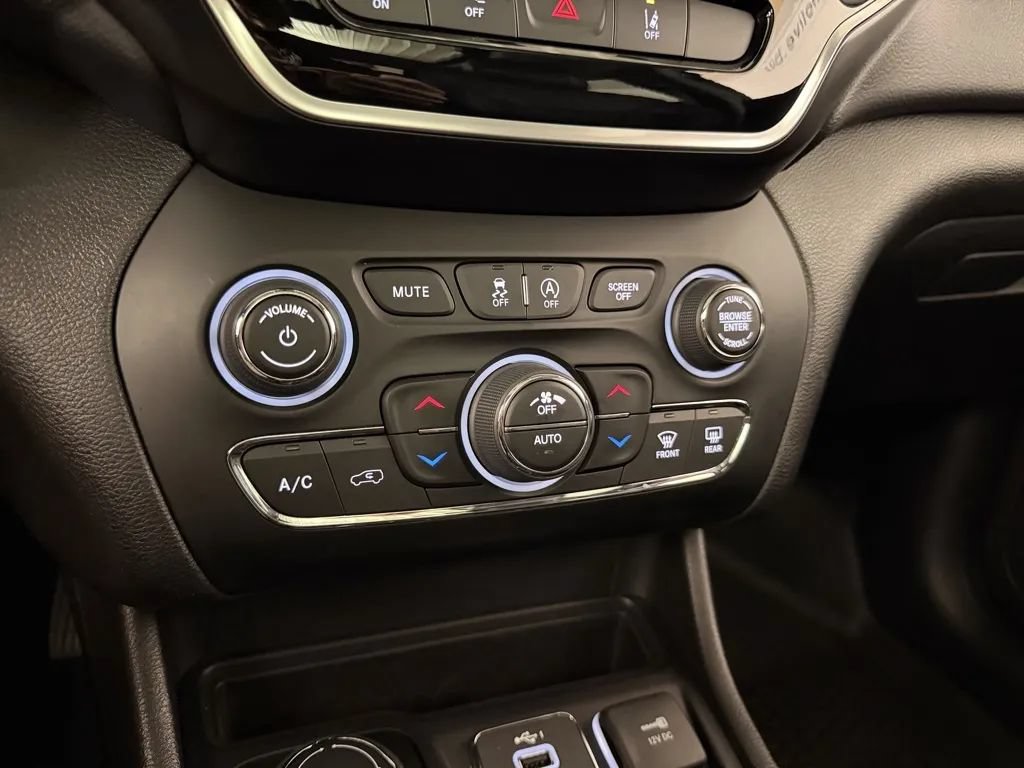 Used 2021 Jeep Cherokee Limited AWD/4WD image 26