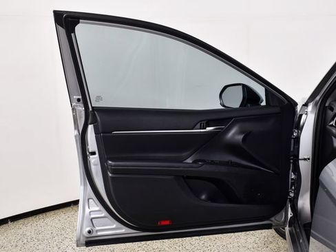 Used 2020 Toyota Camry SE FWD image 15