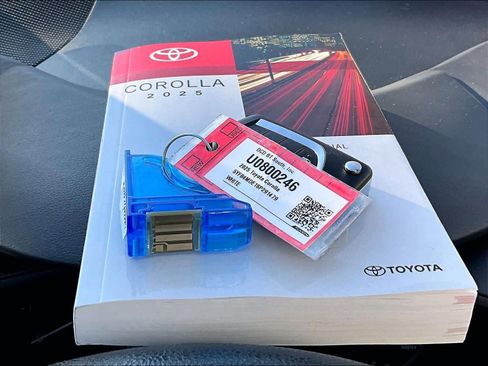 Certified 2025 Toyota Corolla LE image 31