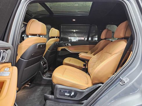 Used 2024 BMW X7 xDrive40i w/ M Sport Package image 25