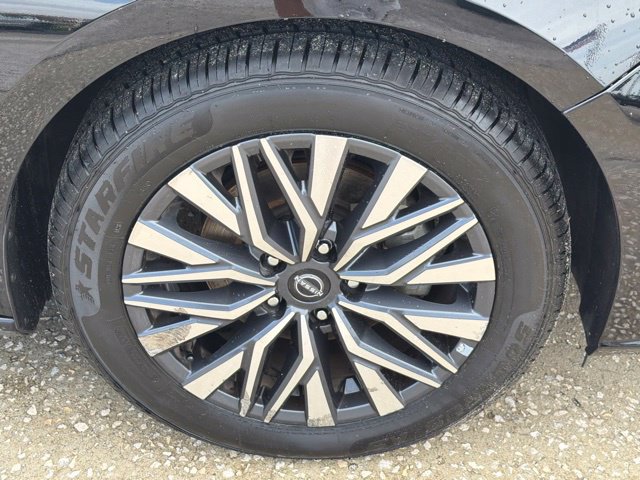 Used 2025 Nissan Altima 2.5 SV FWD image 10