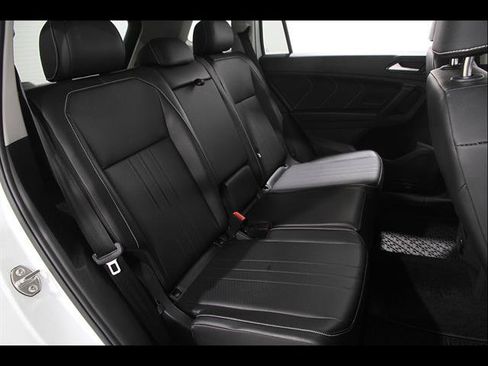 Certified 2024 Volkswagen Tiguan SE AWD/4WD image 16