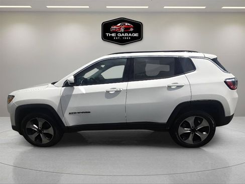 Used 2018 Jeep Compass Latitude w/ Popular Equipment Group AWD/4WD image 3