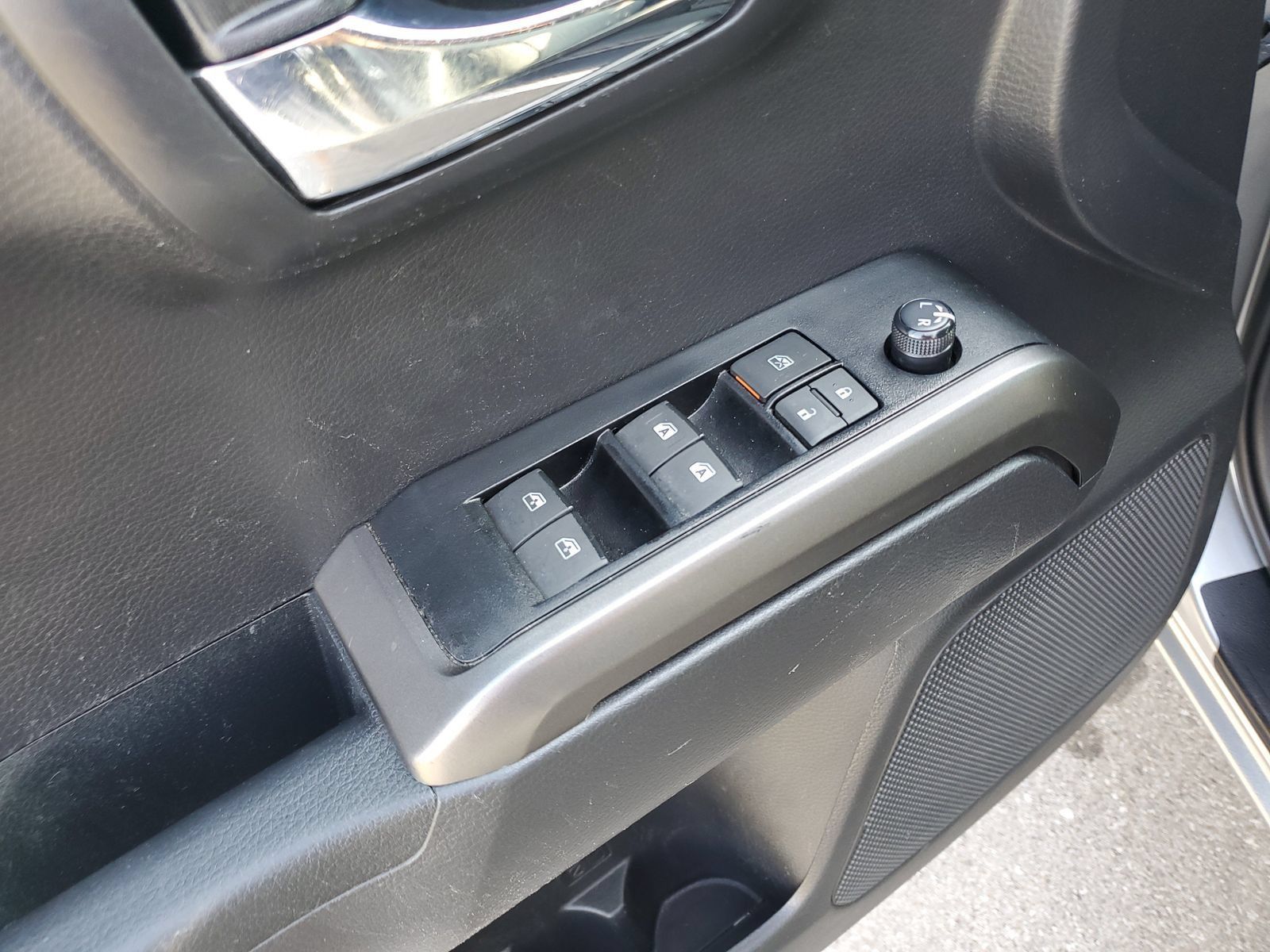 Certified 2023 Toyota Tacoma TRD Off-Road AWD/4WD image 20
