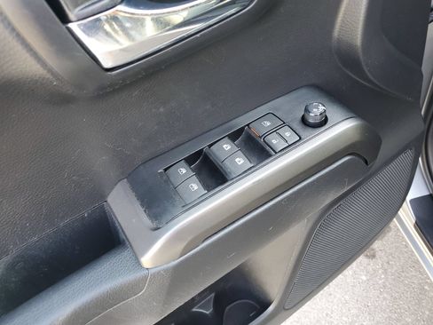 Certified 2023 Toyota Tacoma TRD Off-Road AWD/4WD image 20