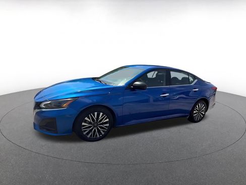 Used 2025 Nissan Altima 2.5 SV FWD image 8