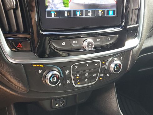 Used 2023 Chevrolet Traverse High Country FWD image 31