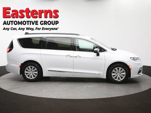 Used 2023 Chrysler Pacifica Limited FWD image 47