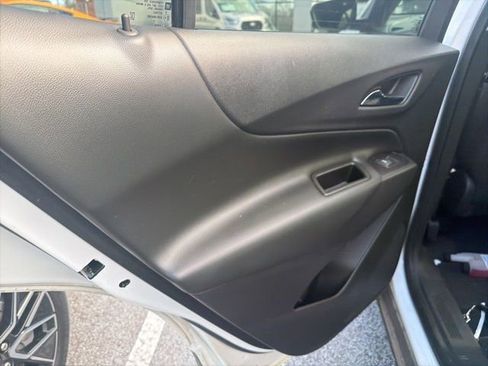 Used 2020 Chevrolet Equinox LT image 22