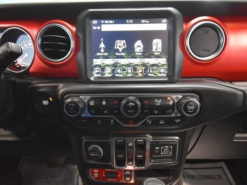 Used 2021 Jeep Gladiator Rubicon AWD/4WD image 17