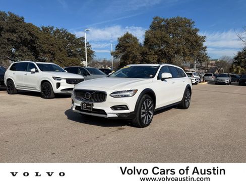 Used 2025 Volvo V90 B6 Cross Country Plus w/ Protection Package Premier image 1