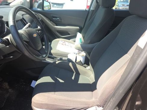 Used 2020 Chevrolet Trax LS FWD image 3
