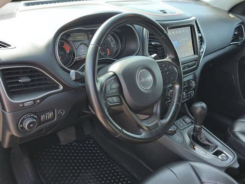 Used 2020 Jeep Cherokee Trailhawk w/ Comfort/Convenience Group AWD/4WD image 12