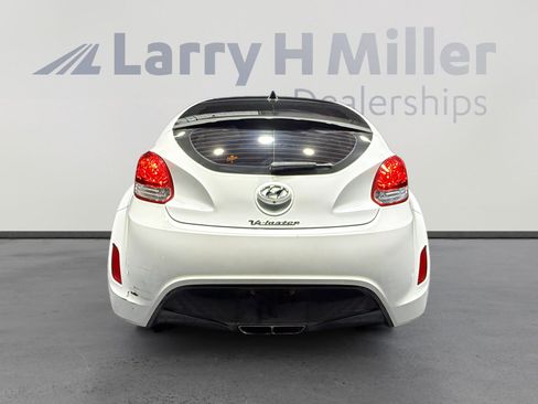 Used 2017 Hyundai Veloster Value Edition image 4