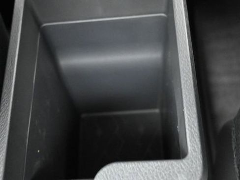 New 2025 Nissan Versa SR w/ Trunk Package FWD image 19