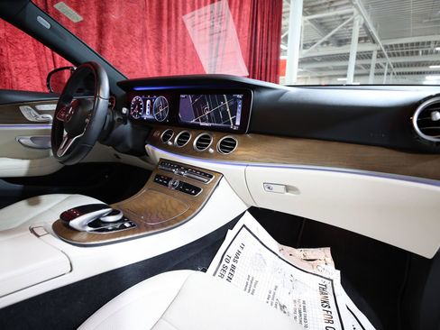 Used 2020 Mercedes-Benz E 350 Sedan image 29