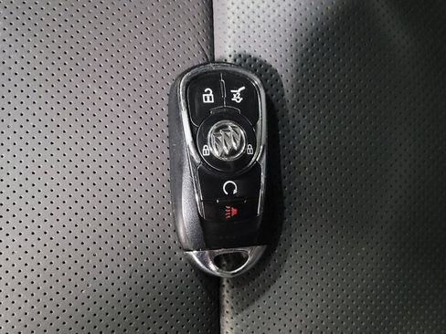 Used 2018 Buick Enclave Essence image 32