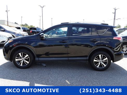 Used 2018 Toyota RAV4 Adventure image 2