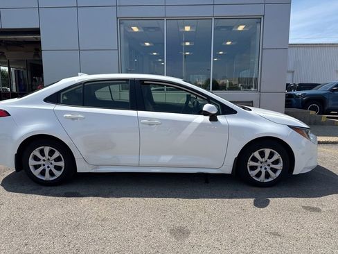Used 2024 Toyota Corolla LE FWD image 2