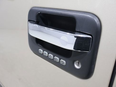 Used 2010 Ford F150 XLT image 11