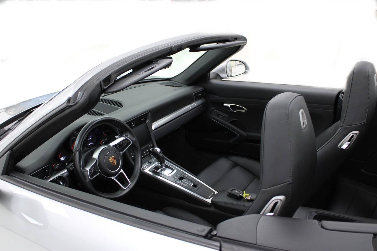 Used 2017 Porsche 911 Carrera image 47