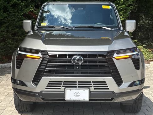 Used 2024 Lexus GX 550 w/ Accessory Package (Z1) AWD/4WD image 2