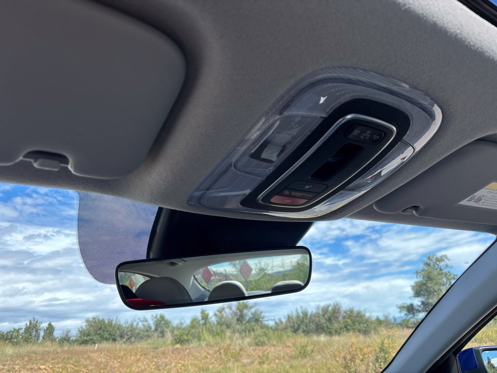 Certified 2025 Hyundai Elantra Limited FWD image 32