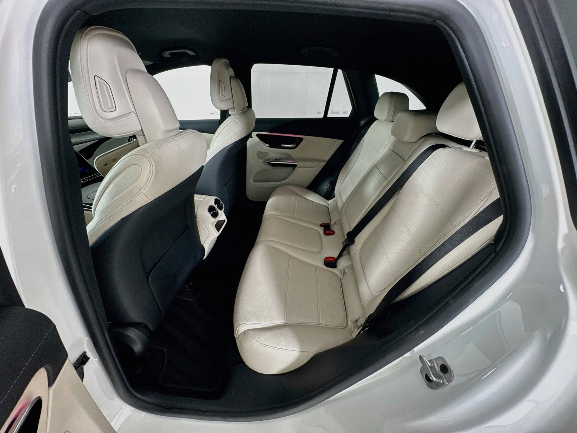 Certified 2025 Mercedes-Benz GLC 300 image 25
