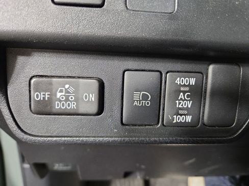 Used 2023 Toyota Tacoma TRD Off-Road w/ TRD Premium Off Road Package image 32