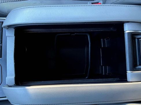 Used 2021 Toyota Highlander LE image 30