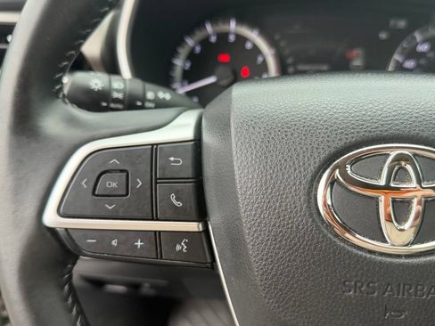 Used 2023 Toyota Highlander XLE AWD/4WD image 29