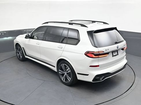 Used 2025 BMW X7 xDrive40i w/ M Sport Package AWD/4WD image 26