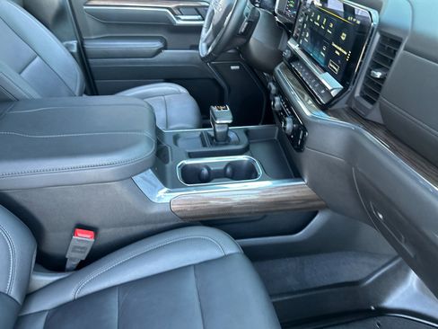 Used 2025 Chevrolet Silverado 1500 RST AWD/4WD image 15