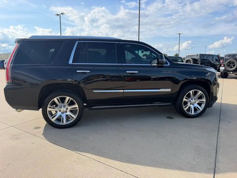 Used 2019 Cadillac Escalade Premium Luxury AWD/4WD image 21