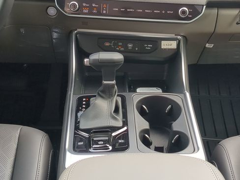 New 2026 Kia Carnival EX FWD image 16