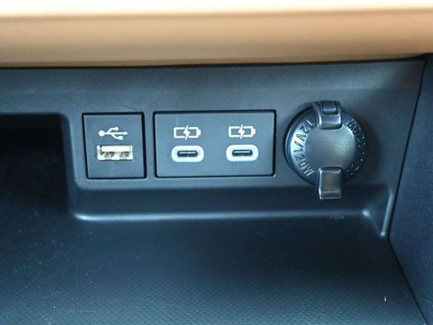 Certified 2025 Toyota Highlander Platinum image 25