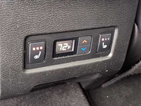 Used 2025 Mitsubishi Outlander AWD image 12