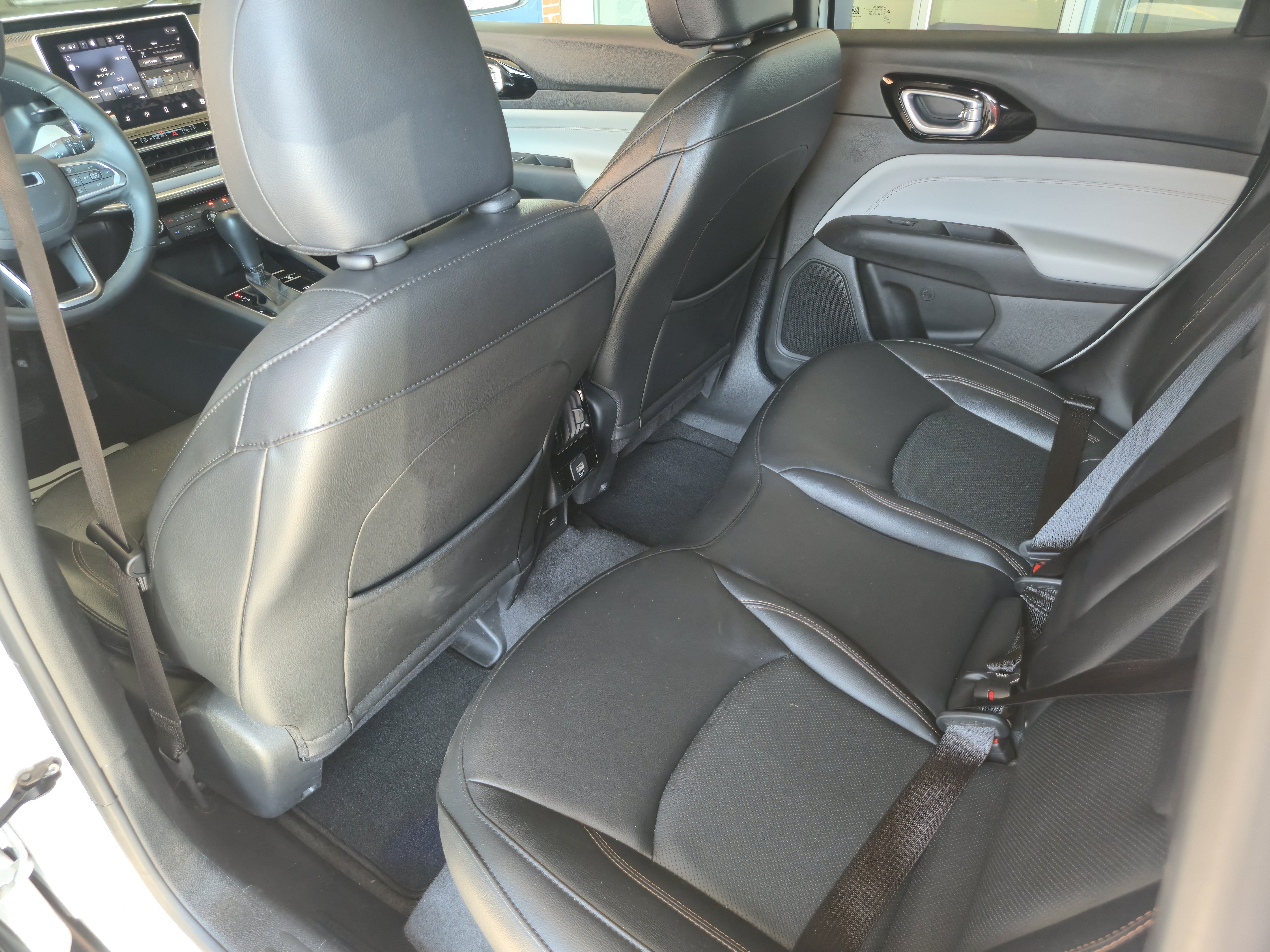 Used 2023 Jeep Compass Limited AWD/4WD image 11