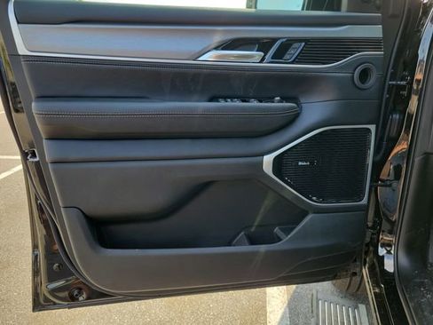 New 2026 Jeep Grand Wagoneer Limited AWD/4WD image 17