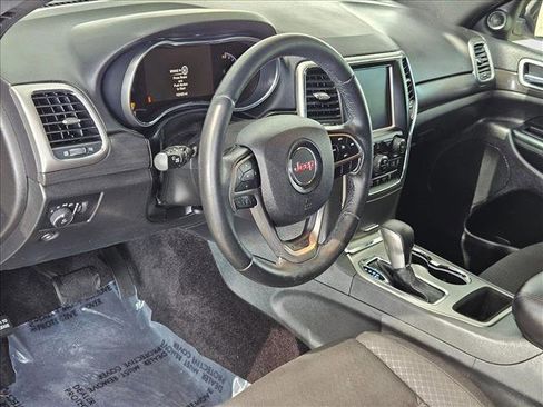 Used 2018 Jeep Grand Cherokee Laredo image 10