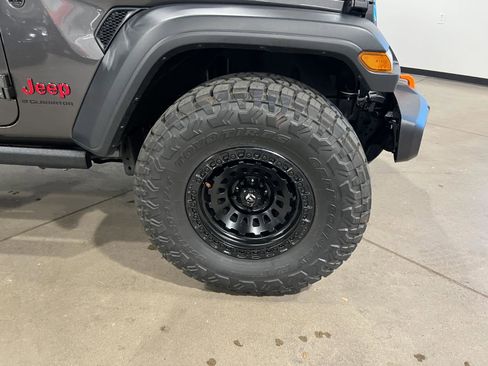 Used 2025 Jeep Gladiator Sport image 35