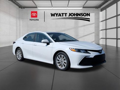 Used 2024 Toyota Camry LE image 7