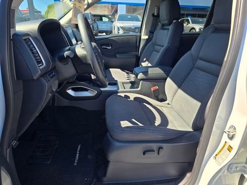 Used 2023 Nissan Frontier SV image 7