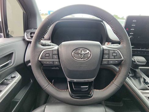 Used 2022 Toyota Sienna XSE image 15